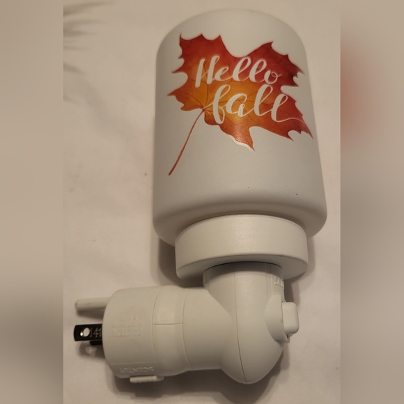 Scentsy Other - Scentsy Hello Fall mini plug in wax Warmer